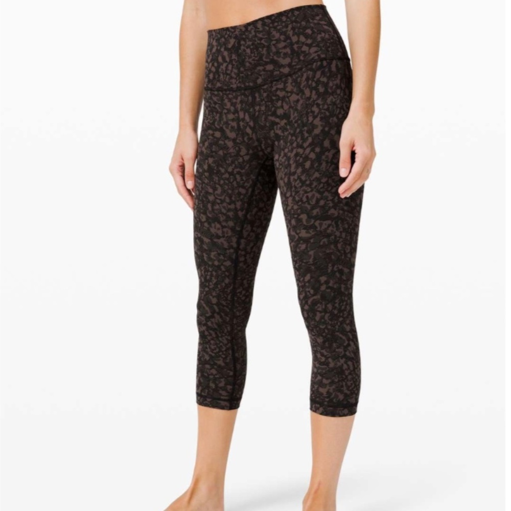 Lululemon Wunder Under Crop (High-Rise) *Full-On Luxtreme 21" Wild Thing Camo Br